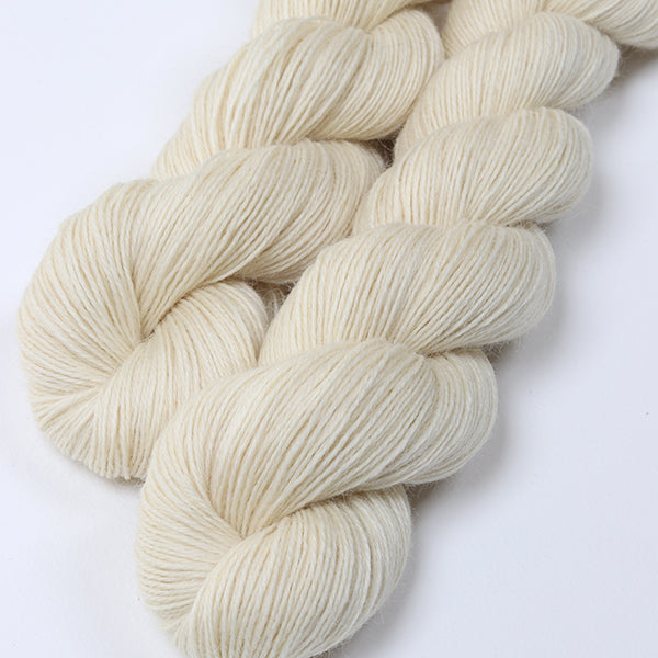 100% WOOL YARN 4-PLY (100 g - unbleached)
