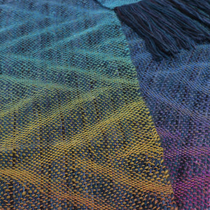 WAVY-SHAPED WEAVE SHOOTER